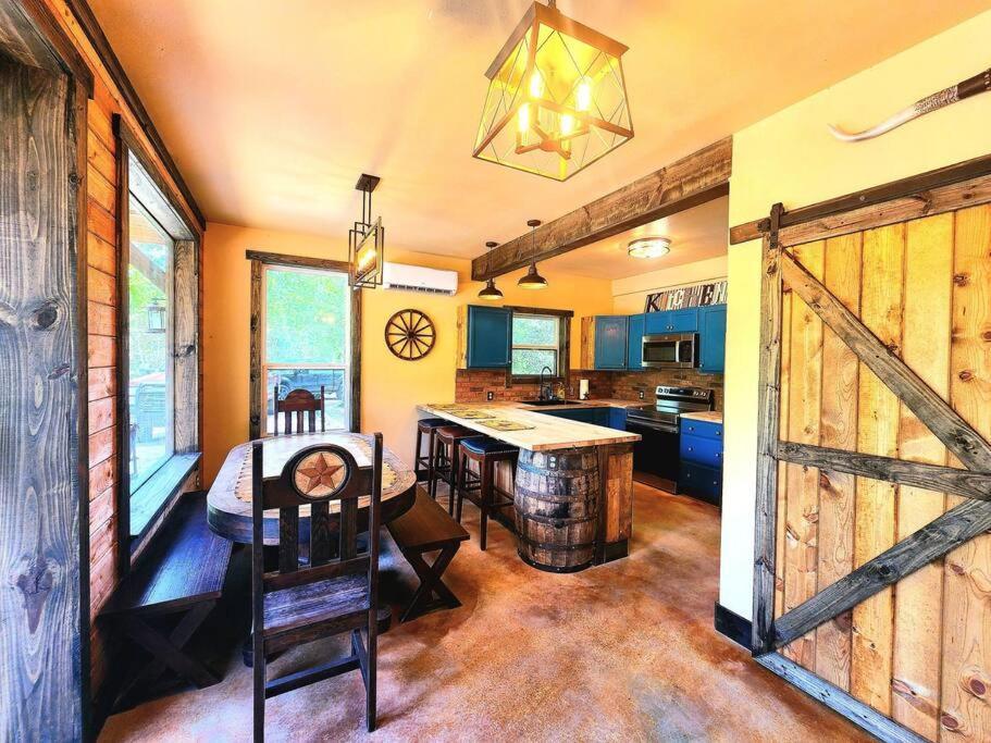 Waterfront Houston Hide Out In A Magical Forest Waller Exteriör bild